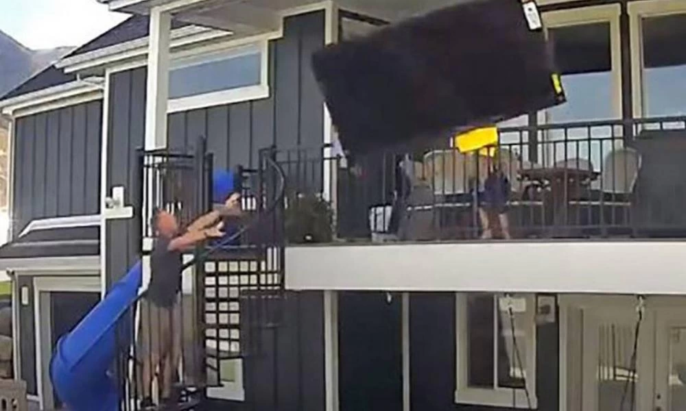 Πιτσιρίκος ρίχνει κάτω 82άρα τηλεόραση και ο πατέρας παθαίνει… έμφραγμα!